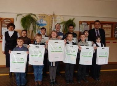 Фонд "Новое поколение" поздравил 13 детей-сирот Жабинковской школы-интерната с Днем Защитников Отечества и 8 Марта.