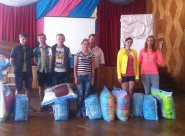 Выпускникам Пинской школы-интерната были переданы постельные принадлежности , необходимые вне стен школы.