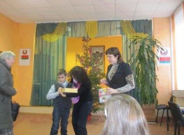 Каждый год гимназисты встречаются с детьми инвалидами по зрению. Встреча проходит в стенах Общественной организации «БелТИЗ».