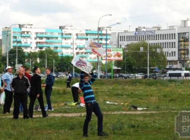 Утро 13-го мая собрало на площадке около Брестского технического университета многочисленную публику на фестиваль воздушных змеев «Майское небо Победы».