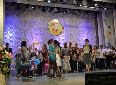 Областной конкурс на лучшую приемную семью, детский дом семейного типа "Сердце отдаю детям" посвящен Международному Дню защиты детей