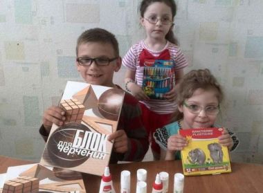 Фонд "Новое поколение" приобрел для ОЦМР "Тонус" канцелярскиепринадлежности