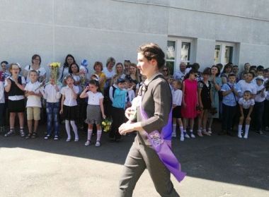 По сложившейся традиции, все учащиеся Вспомогательной школы г. Бреста, на торжественной линейке получили сладкое угощение (мороженое) от Фонда.