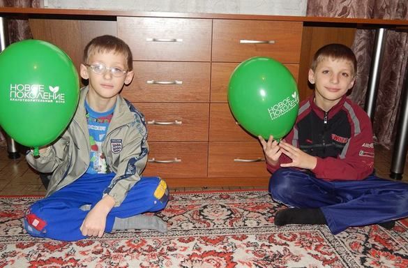 Фонд "Новое поколение" приобрел для семьи Тарасюк ученический стол