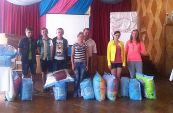 Выпускникам Пинской школы-интерната были переданы постельные принадлежности , необходимые вне стен школы.