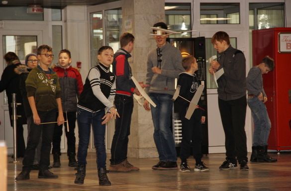 19.11.2016 года центр дополнительного образования детей и молодёжи г .Бреста провёл городские соревнования среди школьников по запуску простейших летающих моделей «Воздушные старты».