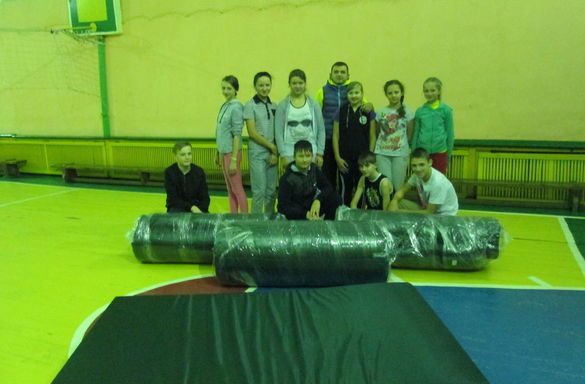 Новые гимнастические маты для учащихся ГУО "Киселевецкий детский сад- средняя школа".
