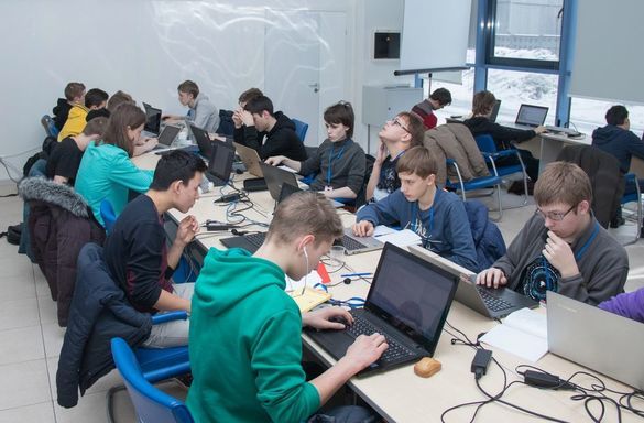     Несомненно, успех развития общества связан с количеством входящих в его состав одарённых, талантливых людей, от наиболее полной реализации ими своих возможностей.