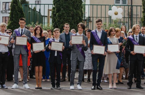 НАГРАЖДЕНИЕ ЛУЧШИХ УЧЕНИКОВ